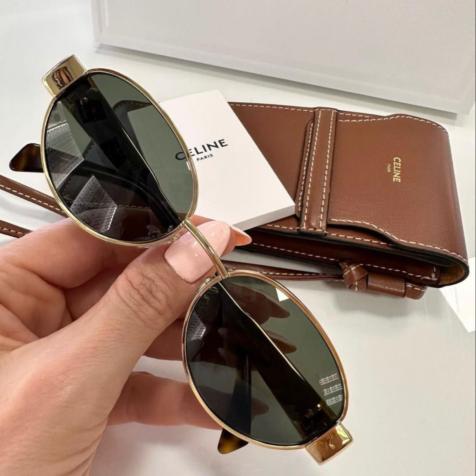 Solaires CELINE Triomphe Metal Oval CL40235U