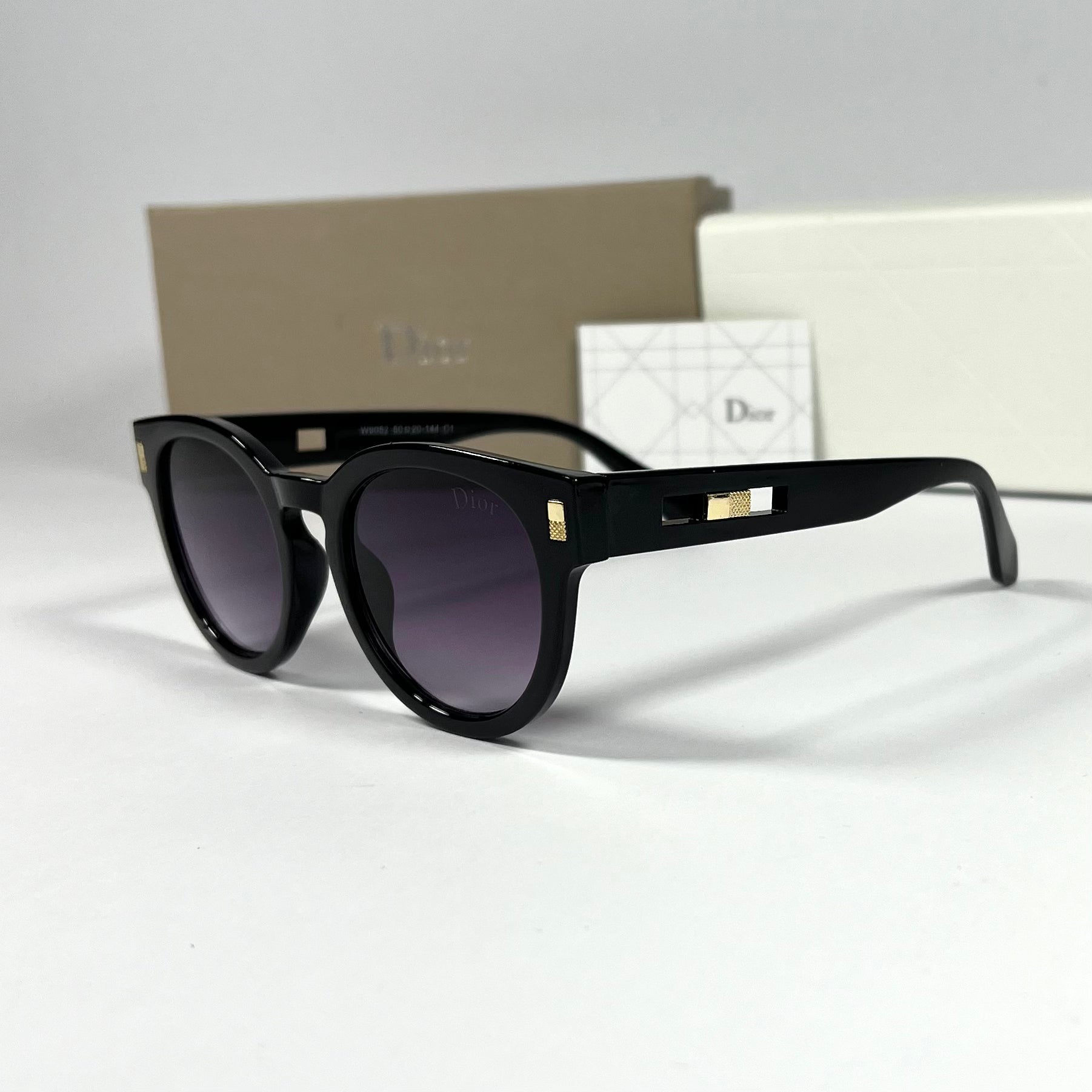 Solaire Dior pour femmes, style casual