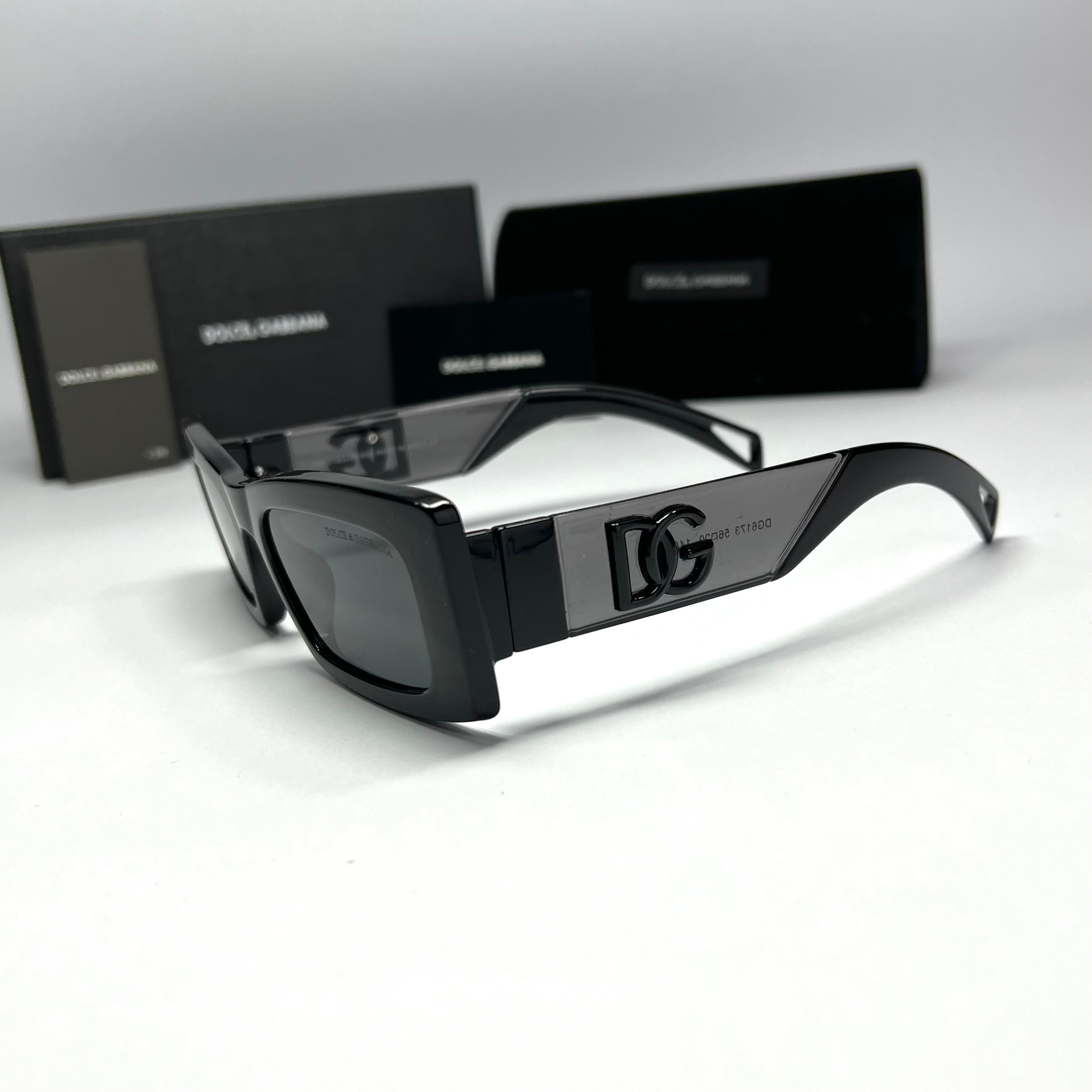 Solaires DOLCE & GABBANA noires pour femmes mod 2