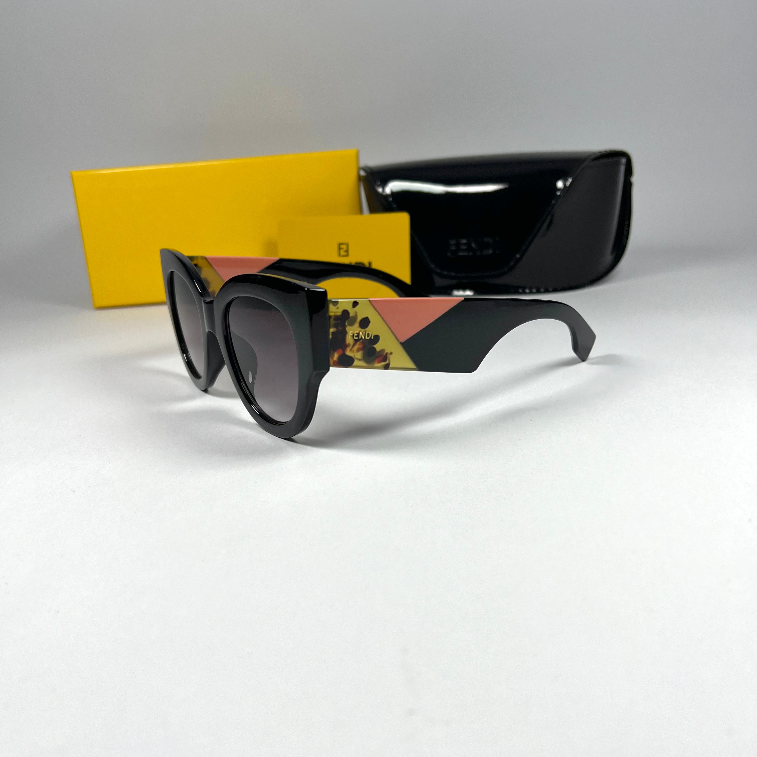 Solaires Fendi Noirs mod  6